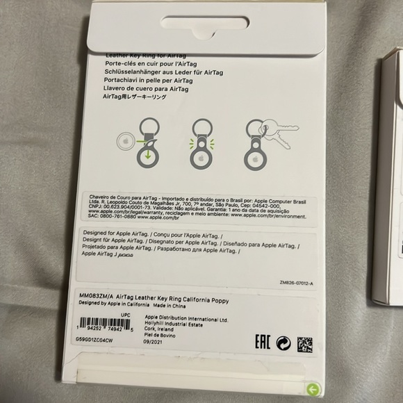 Apple AirTag and holder NWT - Picture 3 of 4